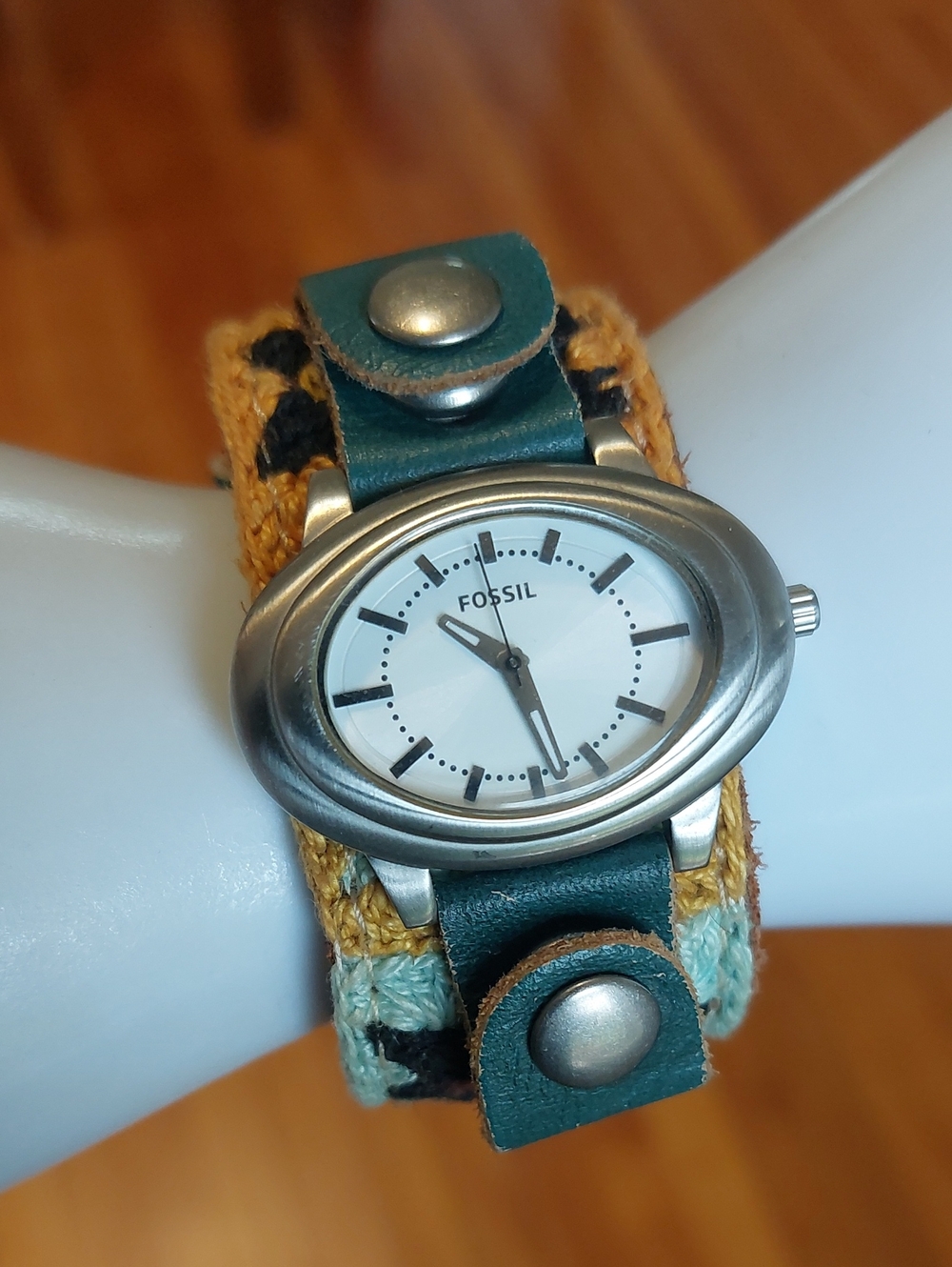 Vintage Fossil JR-9450 Boho Tapestry Wide Leather Cuff Watch – Working!